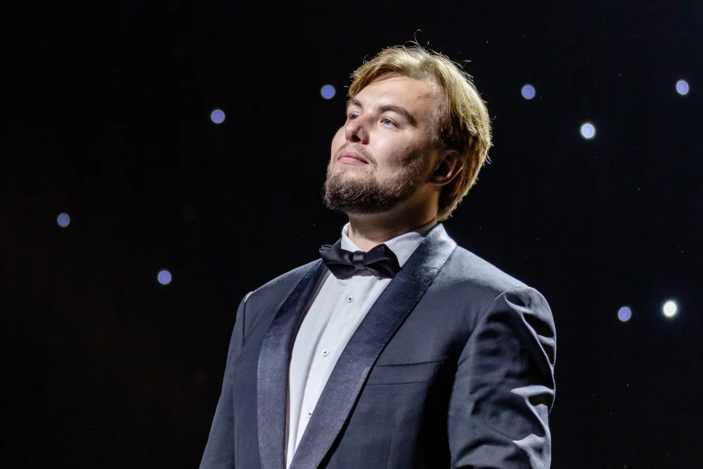 Юрий Ковешников на концертной сцене